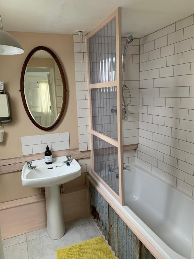 The Dairy, One Bedroom Cottage In A 15Th Century Farmhouse Parham Exteriör bild